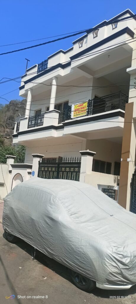Image shows"House for Sale" boards directly on buildings